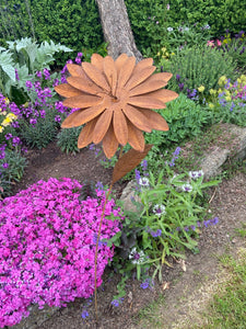 Handmade rusty metal garden/outdoor Dahlia 120cm