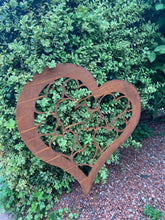 Indlæs billede til gallerivisning Rusty heart stake 67cm

