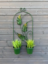 Afbeelding in Gallery-weergave laden, Green leaf design fern metal flowerpot wall planter with two pots measuring Height 66cm x Width 41cm pots width 16cm for outdoors.
