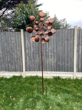 Charger l&#39;image dans la galerie, Henley Bronze garden wind Sculpture spinner
