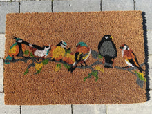 Afbeelding in Gallery-weergave laden, Doormat Indoor / Outdoor | Non Slip Bold Bird Design Entrance Welcome Mat (line of birds)60 x 40 x 20cm
