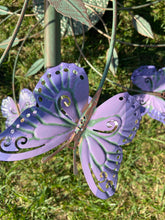 Indlæs billede til gallerivisning Harrogate Butterfly Verdigris Garden Wind Sculpture Spinner
