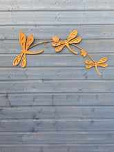 Laden Sie das Bild in den Galerie-Viewer, Rustic dragonfly garden/outdoor wall art
