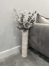 Laden Sie das Bild in den Galerie-Viewer, Weiße Vase aus hohem Bambus, 60 cm Bodenvase oder Tischvase
