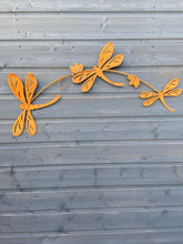 Afbeelding in Gallery-weergave laden, Rustic dragonfly garden/outdoor wall art
