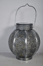 Afbeelding in Gallery-weergave laden, Moroccan Solar Powered Silver brushed lantern
