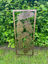 Laden Sie das Bild in den Galerie-Viewer, Bronze garden/outdoor leaf trellis plant support/plant screen measuring 40 x 1 x 114cm.
