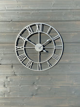 Afbeelding in Gallery-weergave laden, Silver framed Skeleton clock with silver numerals and silver hands
