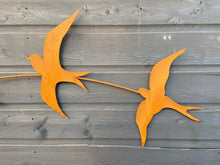 Charger l&#39;image dans la galerie, Handmade rusty Metal garden/outdoor Swallow Wall Art
