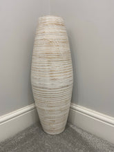 Charger l&#39;image dans la galerie, 60cm tall white washed with natural colourings handmade bamboo vase
