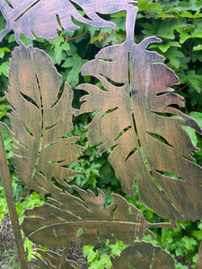 Bronze garden/outdoor leaf trellis plant support/plant screen measuring 40 x 1 x 114cm.