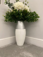 Charger l&#39;image dans la galerie, Dessus argenté et vase en bambou blanc Vase de sol ou vase de table 45cm
