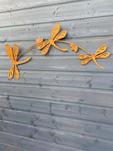 Afbeelding in Gallery-weergave laden, Rustic dragonfly garden/outdoor wall art
