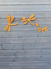 Indlæs billede til gallerivisning Rustic dragonfly garden/outdoor wall art
