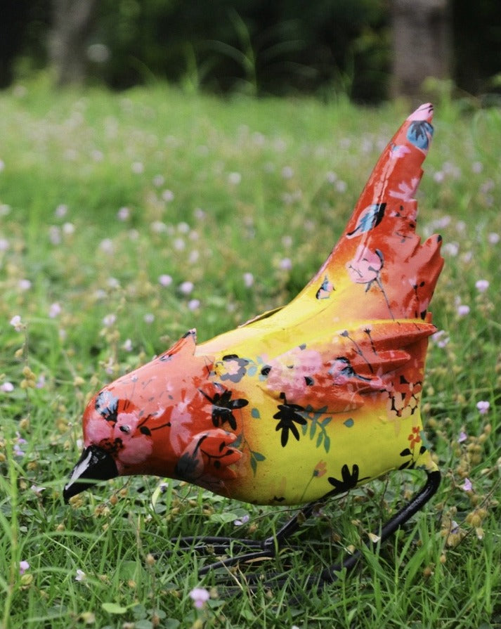 Metal decorative chick red and yellow in art deco figure for home and garden decor measurements are 19 x 10.5 x 19.5cm