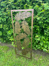 Indlæs billede til gallerivisning Bronze garden/outdoor leaf trellis plant support/plant screen measuring 40 x 1 x 114cm.
