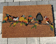 Afbeelding in Gallery-weergave laden, Doormat Indoor / Outdoor | Non Slip Bold Bird Design Entrance Welcome Mat (line of birds)60 x 40 x 20cm
